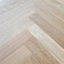 3/4 x 3 x 24'' Herringbond White Oak Select. 15 sqf/bdl